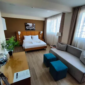 https://la-place-suites-la-place-de-la-gare.hotels-of-thessaloniki.com